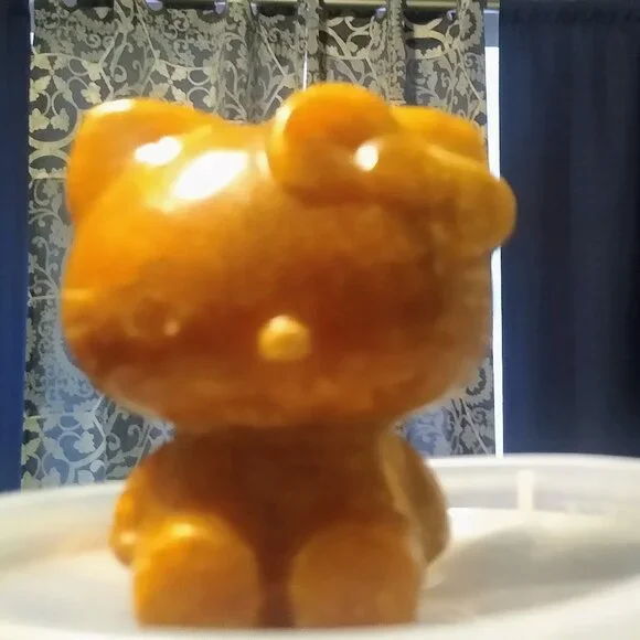 Hello Kitty Figurine carved from Orange Calcite - Picture 3 of 5